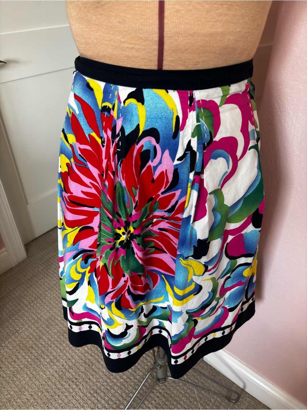 Peter Nygard Vibrant Floral Print A-Line Skirt in Multicolor